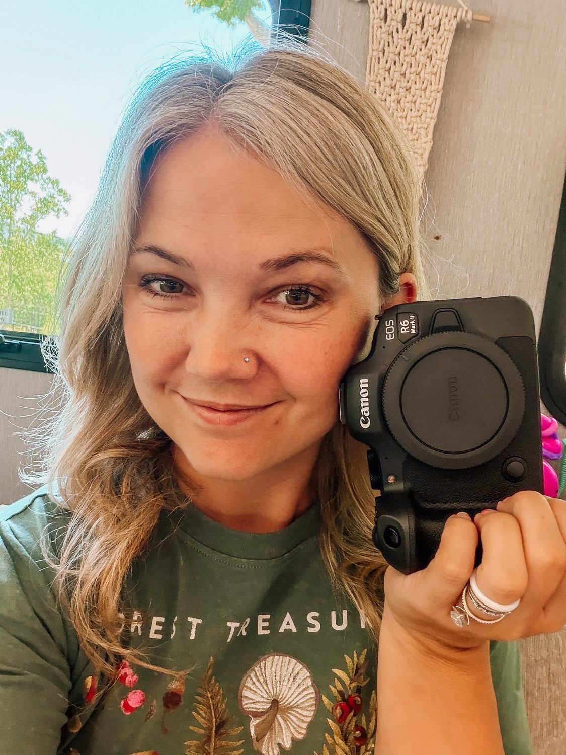 Samantha with her Canon R6 camera